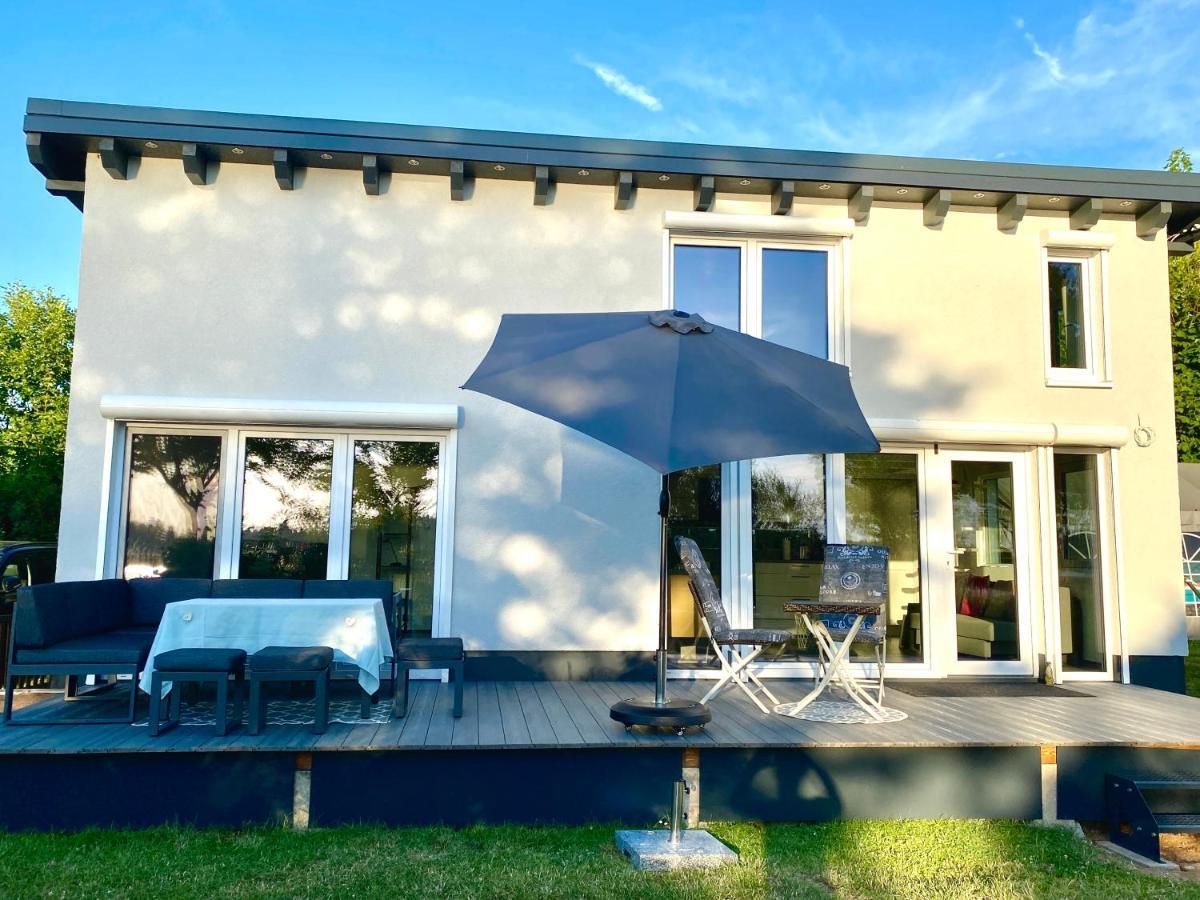 House Of Happiness Mit Seeblick Hungen Экстерьер фото