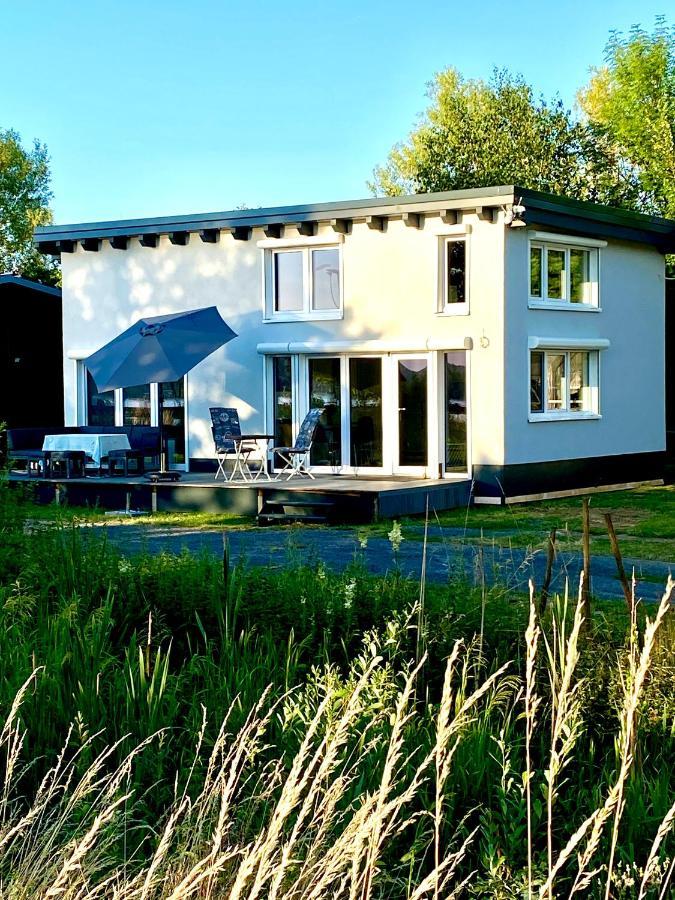 House Of Happiness Mit Seeblick Hungen Экстерьер фото
