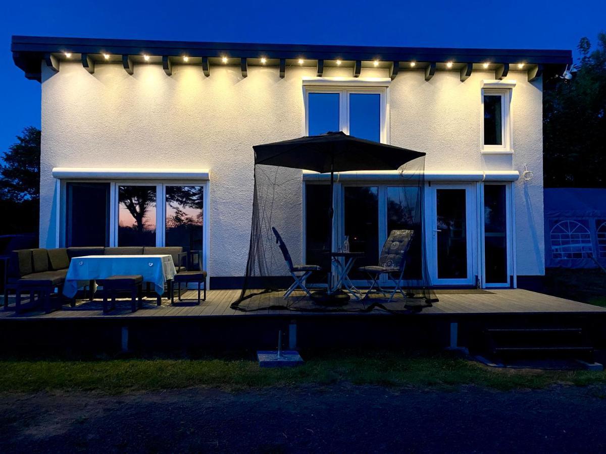 House Of Happiness Mit Seeblick Hungen Экстерьер фото