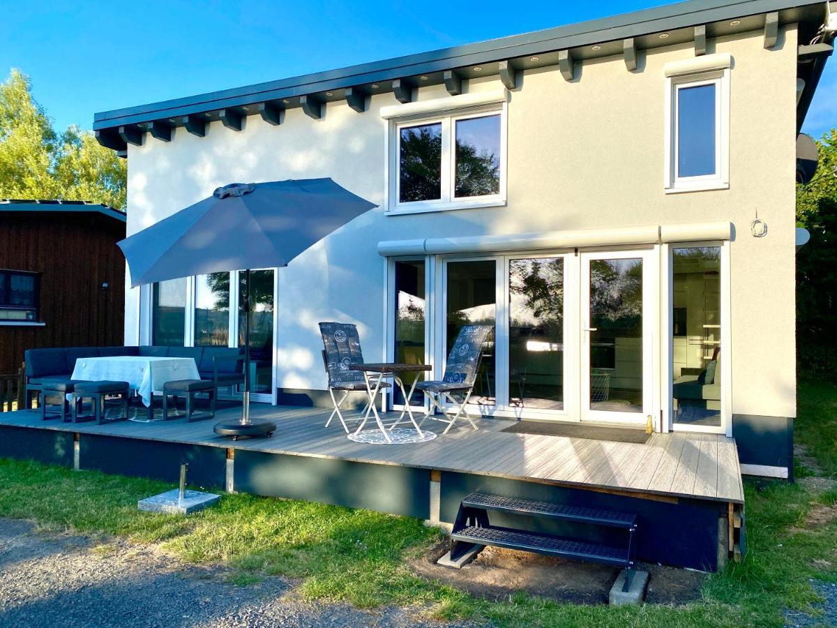 House Of Happiness Mit Seeblick Hungen Экстерьер фото
